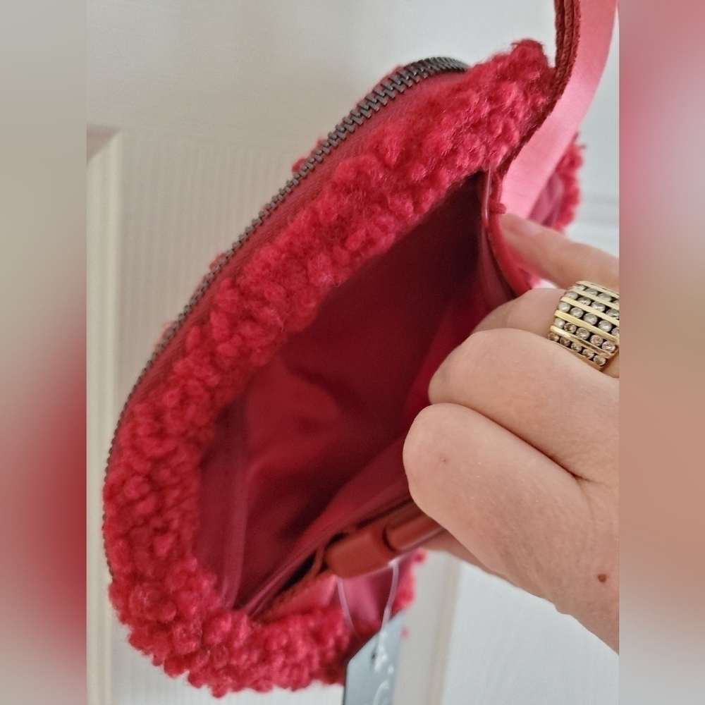 CC Nina Sherpa Fleece Fanny Pack Color: Burgundy - Picture 7 of 9